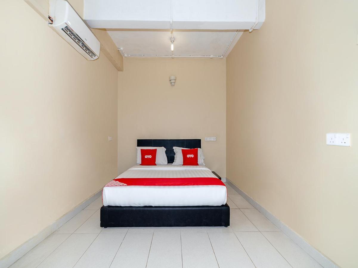 Oyo 89932 Dd Homestay Кота-Кинабалу Экстерьер фото
